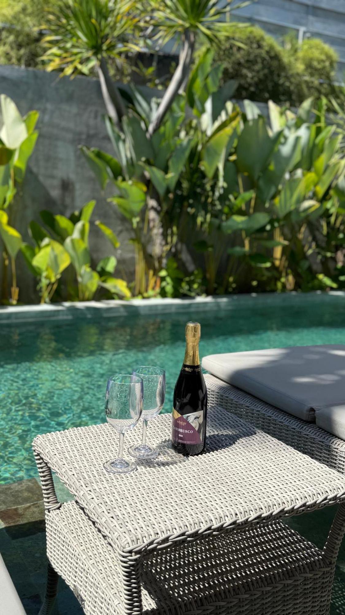 Inspira Seminyak Villa Luaran gambar